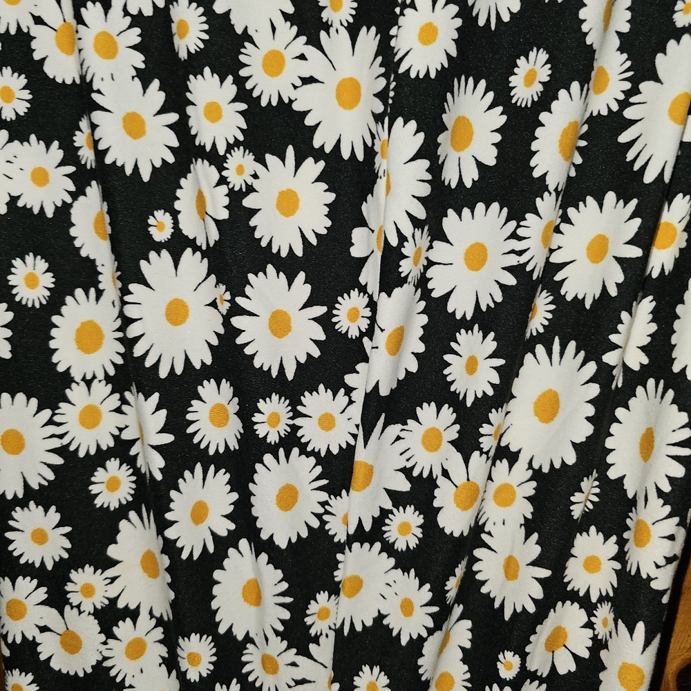 Flared Daisy Pattern Pants. - image 3
